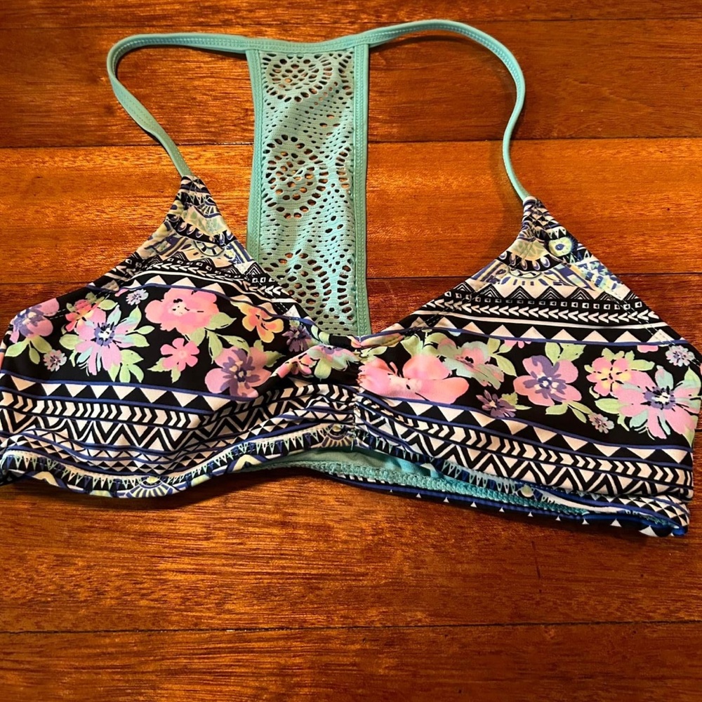 Bikini set top size M and bottom size S juniors